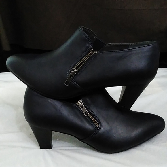 Rialto Women's Sarina Ankle Boot Navy 8.5 Wide - Picture 10 of 15